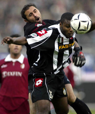 意杯焦点战：拉齐奥迎战AC米兰，蓝鹰寻求复仇，红黑军团力争双杀（意杯重磅对决：拉齐奥主场战AC米兰，蓝鹰誓雪前耻，红黑剑指双杀）