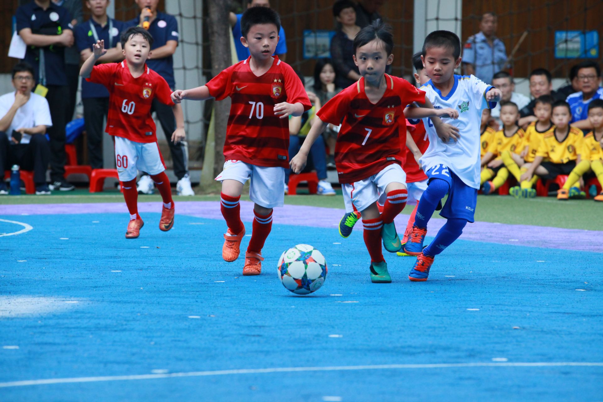 斯帕莱蒂：让佩林首发，是因为迪格雷戈里奥有点肠胃炎（因迪格雷戈里奥轻微肠胃炎，斯帕莱蒂安排佩林首发）