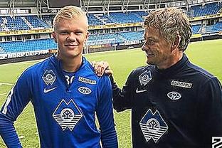 法比奥：非常荣幸拿到中超金靴，这背后是所有人的努力和付出（法比奥：荣膺中超金靴倍感荣幸，这一切离不开大家的共同努力）