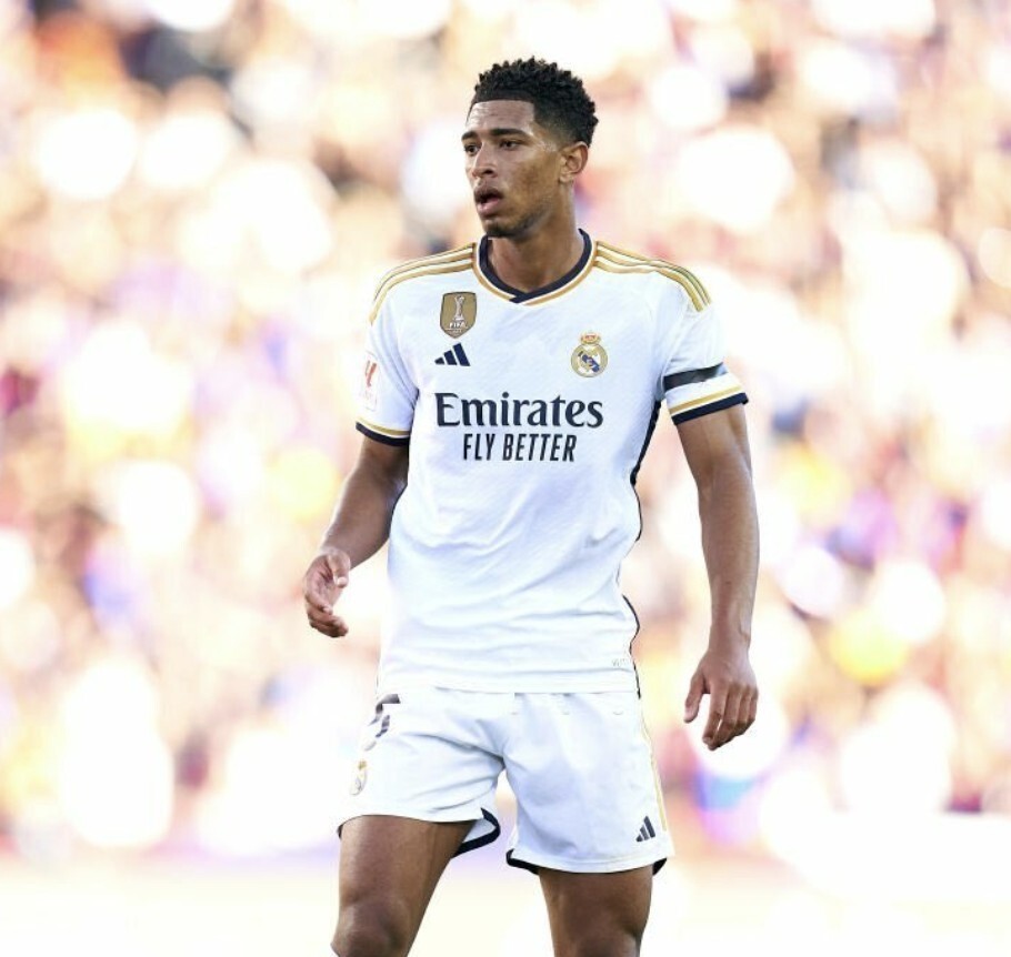 奥尔莫庆祝胜利：非常重要的三分！国家队比赛日后见（奥尔莫欢庆告捷：拿下关键三分，国家队比赛日后再会）