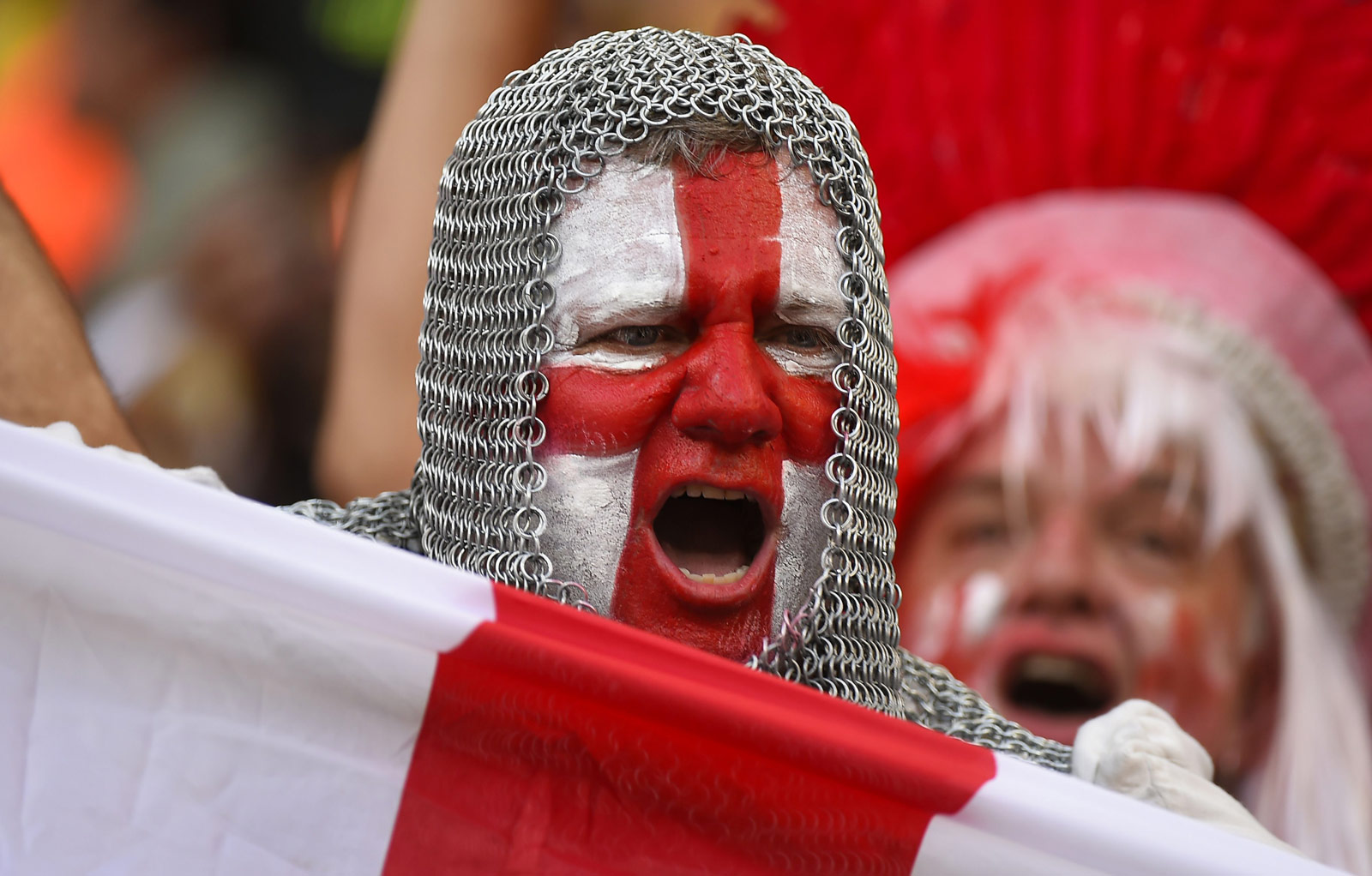 2025赛季，成都蓉城以红焰为刃、热血为甲，在三...（2025赛季，成都蓉城执赤焰为锋、披热血为甲，燃魂出征）