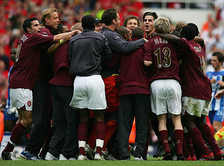 友谊赛半场：米德、斯坦韦均双响，中国女足0-5英格兰女足