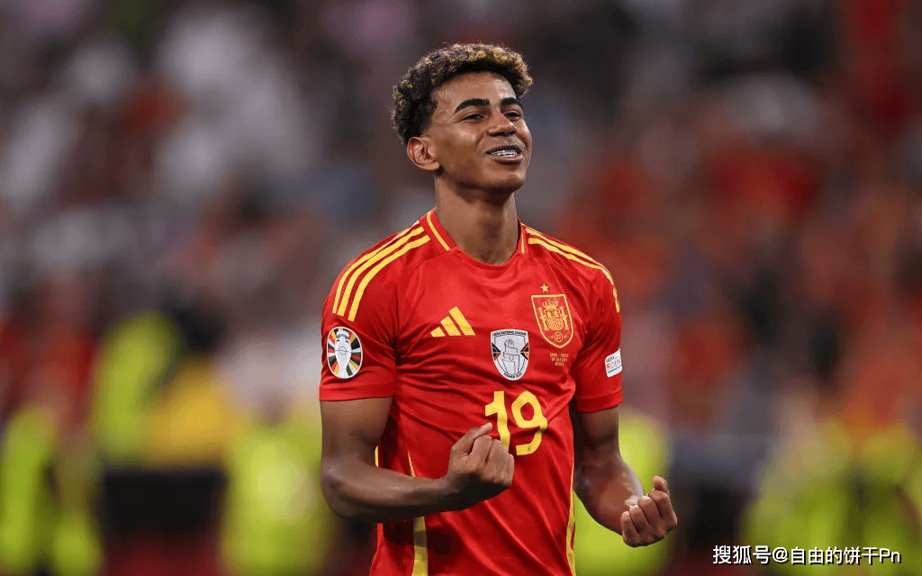 赵丽娜：走了70所学校，女孩踢球屈指可数；想让女孩踢球普及（赵丽娜：走访70所学校女足稀少，呼吁让女孩踢球更普及）