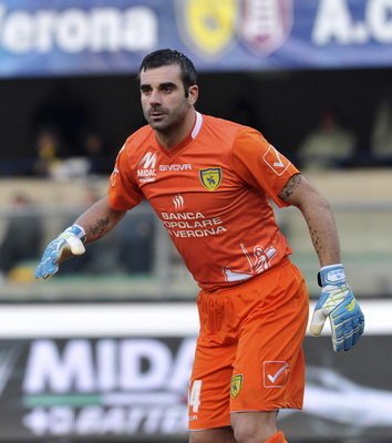 本赛季文班缺阵时马刺战绩为7胜2负，而上赛季则为13胜23负（文班缺阵对比：马刺本季7胜2负，上季13胜23负）