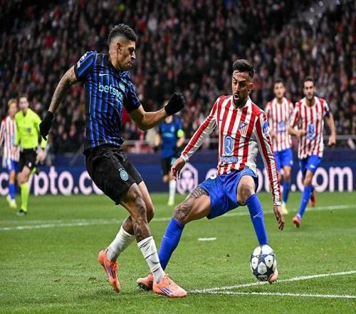 开小会？巴媒：安帅今日训练开始前和维尼修斯交谈了3分钟（巴媒：安切洛蒂今日训练前与维尼修斯交流三分钟）