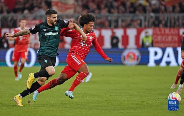 马丁内利：欧冠比赛空间更大，英超有些队喜欢摆大巴所以难踢（马丁内利：欧冠更开放，英超因部分球队摆大巴更难打）